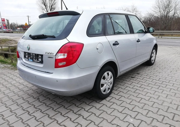 Skoda Fabia cena 15900 przebieg: 208000, rok produkcji 2011 z Piastów małe 121